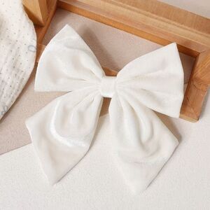 Elegant White Bow Hair Clip. Hair accessories. 🎀